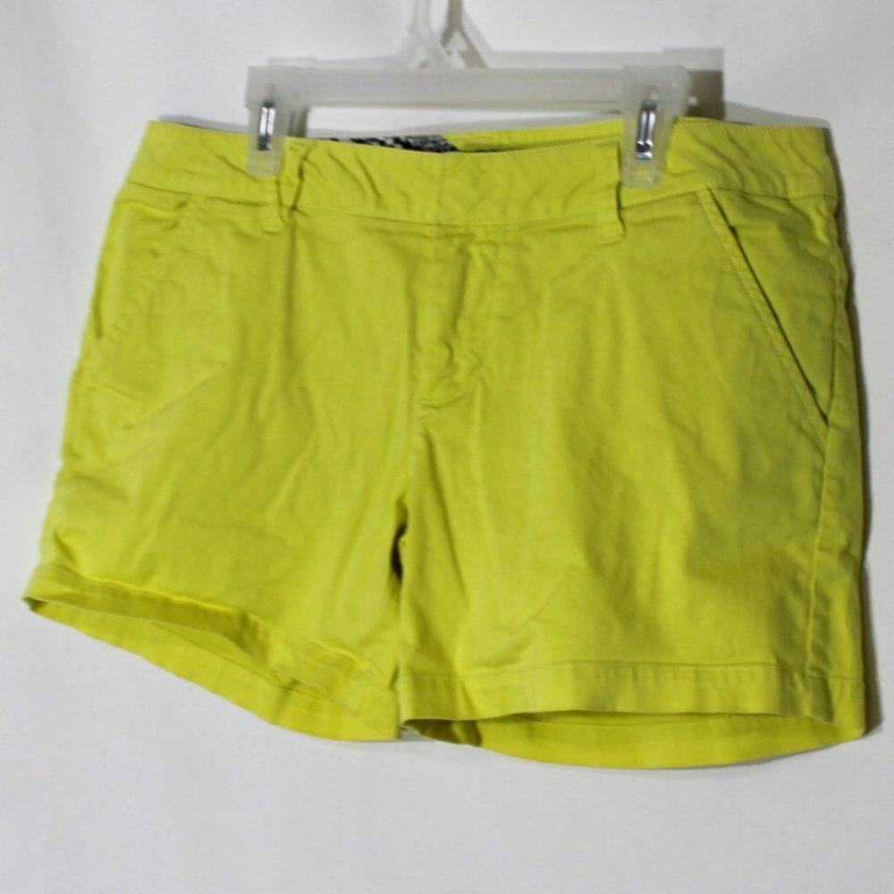 VOLCOM Bright Yellow Chino Shorts Size 7 Pockets Logo Flat Front Cotton Blend